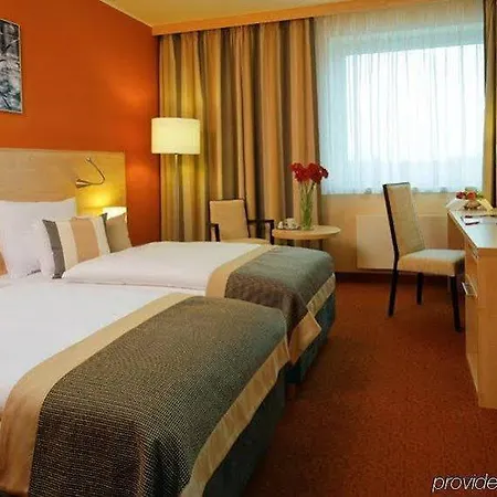 מלון Aquapalace Prague 4*