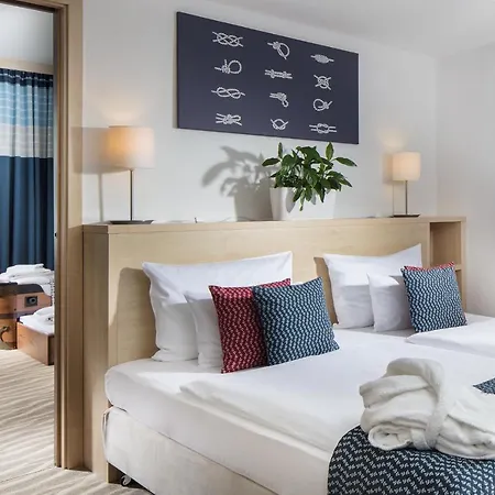מלון Aquapalace Prague 4*