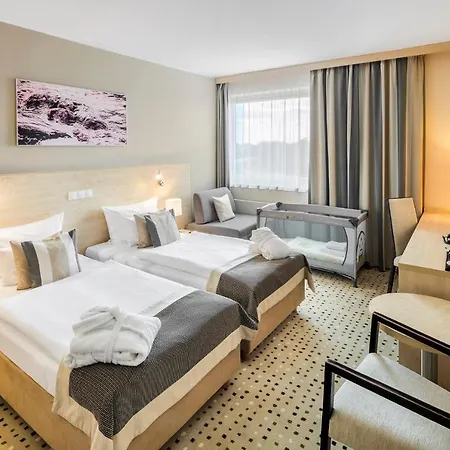 Aquapalace Prague מלון