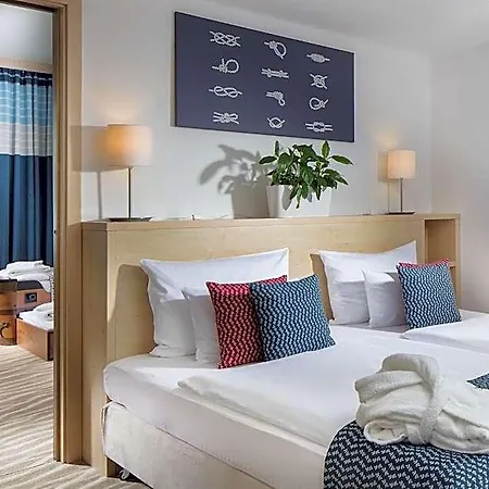 מלון Aquapalace Prague 4*