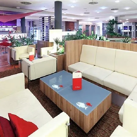 מלון Aquapalace Prague 4*